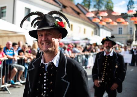 Izjemen obisk zaznamoval 50. Dneve narodnih noš in oblačilne dediščine v Kamniku (Blaž T. Muc)  (60)